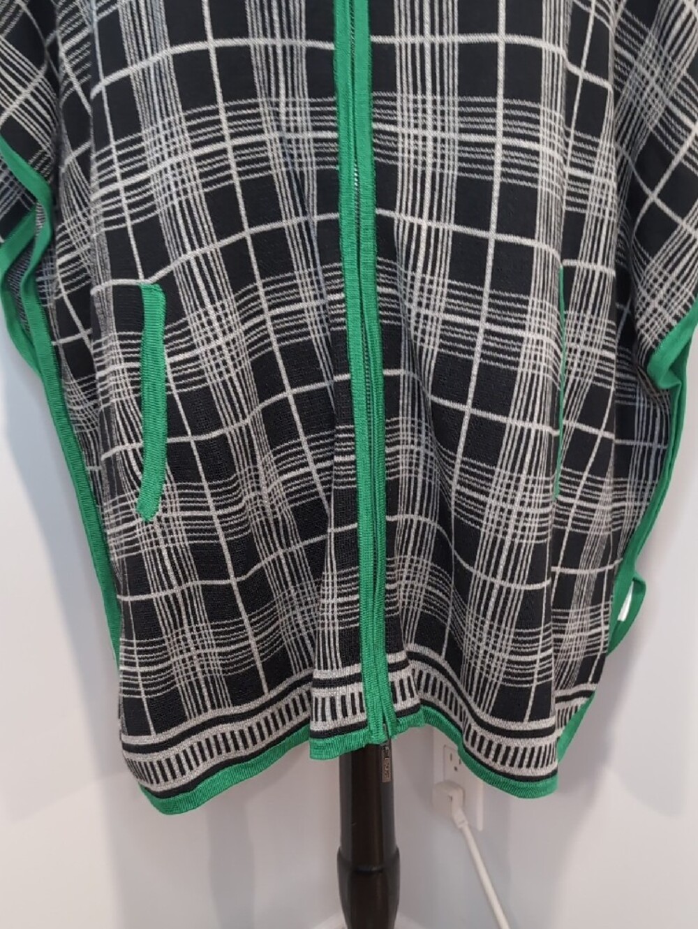Lyse Spenard Black Plaid Zip-Front Cape Poncho Jacket with Green Trim Large / XL - Picture 7 of 13